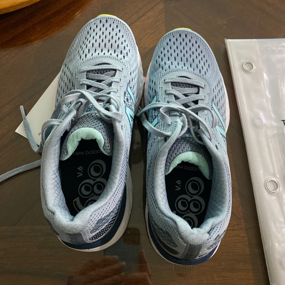 New Balance Women's 680v6 Gray and Blue Athletic Shoes - Picture 2 of 4